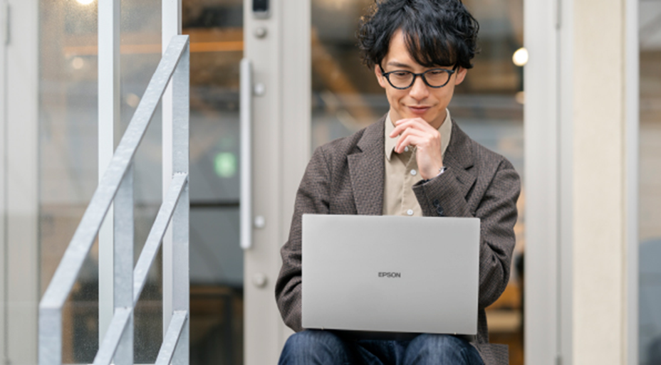 EPSON】13.3型で重さ約960gのノートPC『Endeavor NA610E』